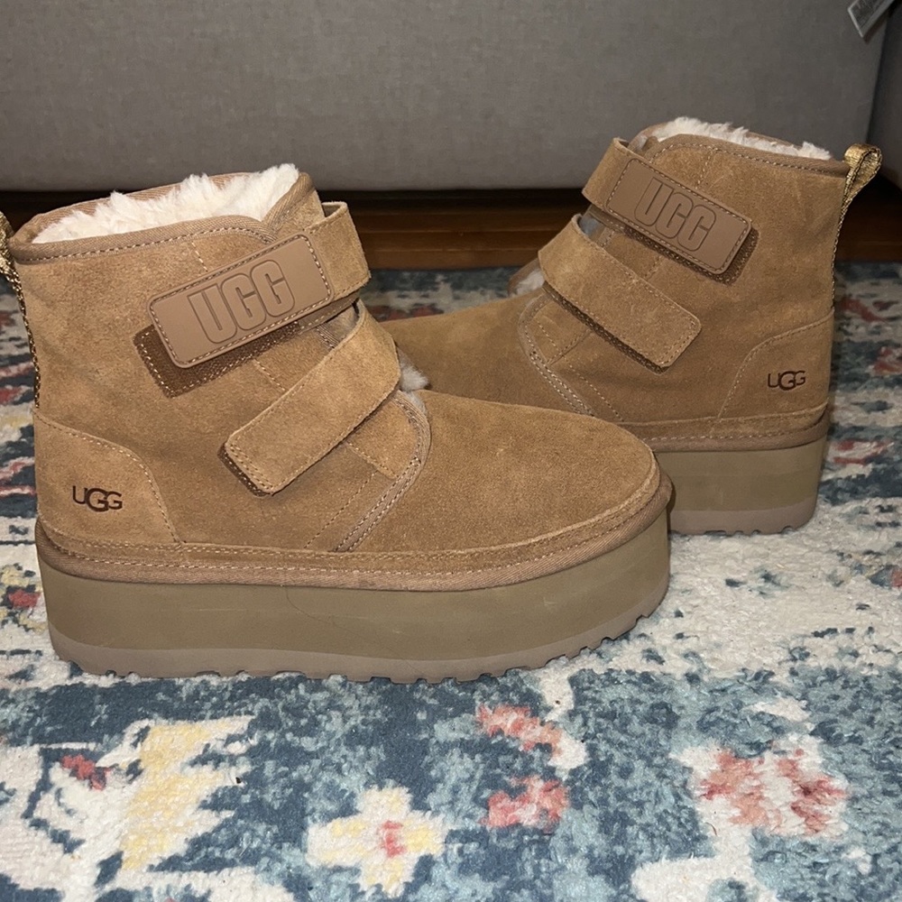 UGG Women’s Neumel Platform Boots—Size 9, GREAT condition!
